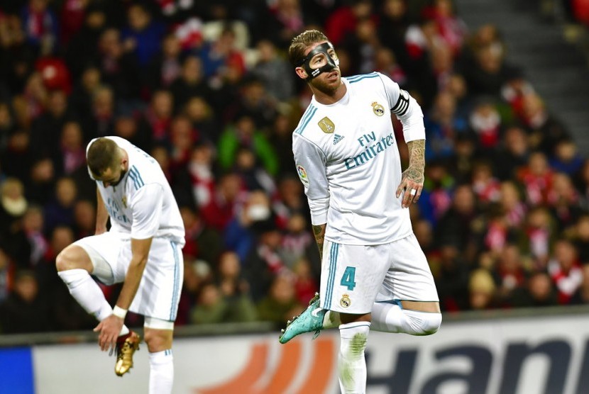Bek Real Madrid, Sergio Ramos pada laga La Liga lawan Athletic Bilbao di San Memes, Sabtu (2/12). 