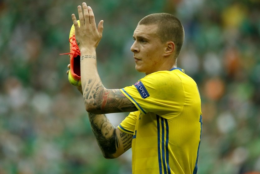 Bek timnas Swedia dan Benfic, Victor Lindelof.