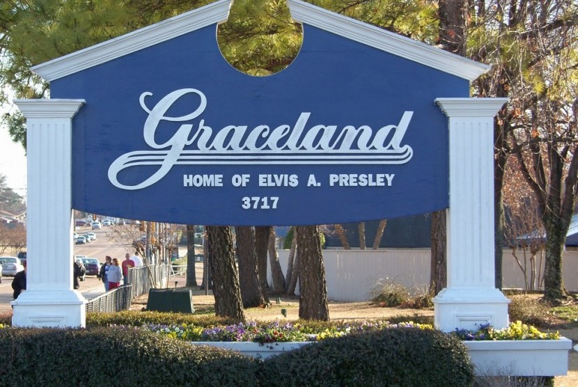 Bekas kediaman legenda musik Elvis Presley yang kini menjadi museum.