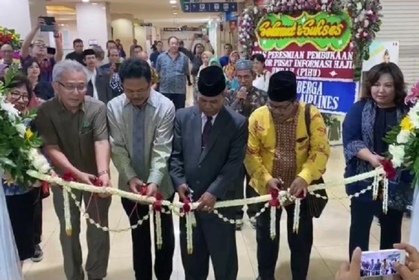 Bekerja sama dengan Dewan Masjid Indonesia (DMI), Trade Mall (TM) Mangga 2 Square meluncurkan Pusat Informasi Haji dan Umrah (PIHU) di pusat perbelanjaan tersebut.