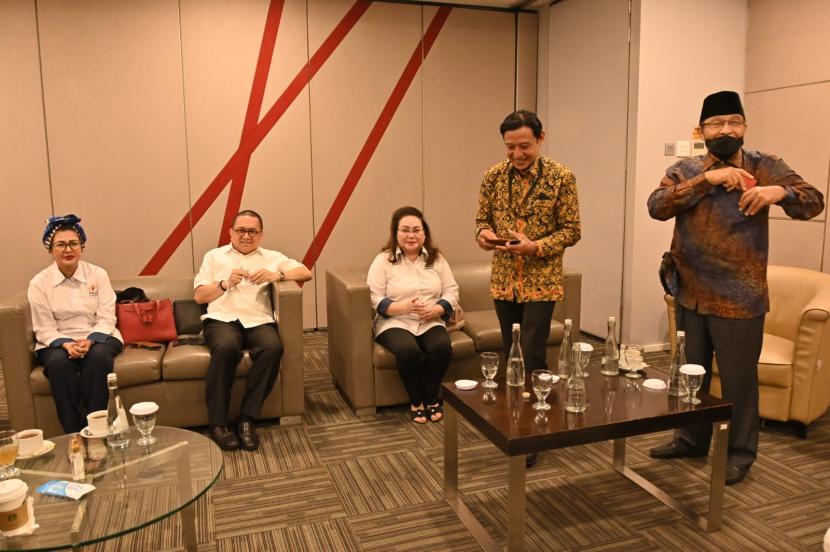 Bekerja sama dengan Kamar Dagang dan Industri (KADIN) Indonesia, Bursa Efek Indonesia meluncurkan program penyebaran informasi pentingnya inklusi keuangan dan pasar modal yang dinamakan Duta Literasi SAHARA (Sahabat Usaha Rakyat), pada Senin (27/2/2023). 