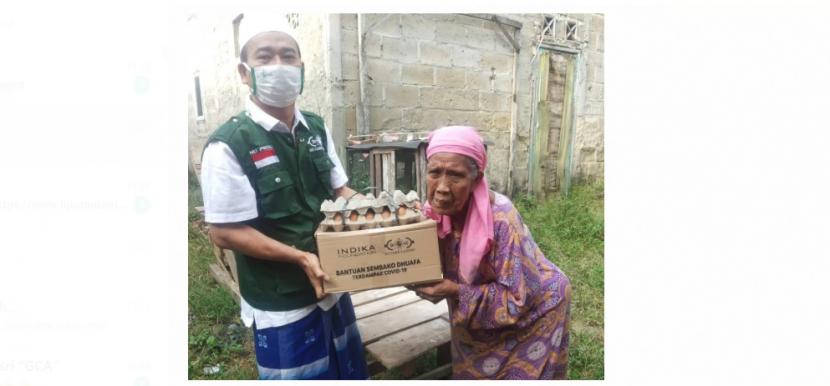 Bekerjasama dengan Indika Foundation, NU Care-LAZISNU menyalurkan bantuan berupa paket sembako di sejumlah titik.