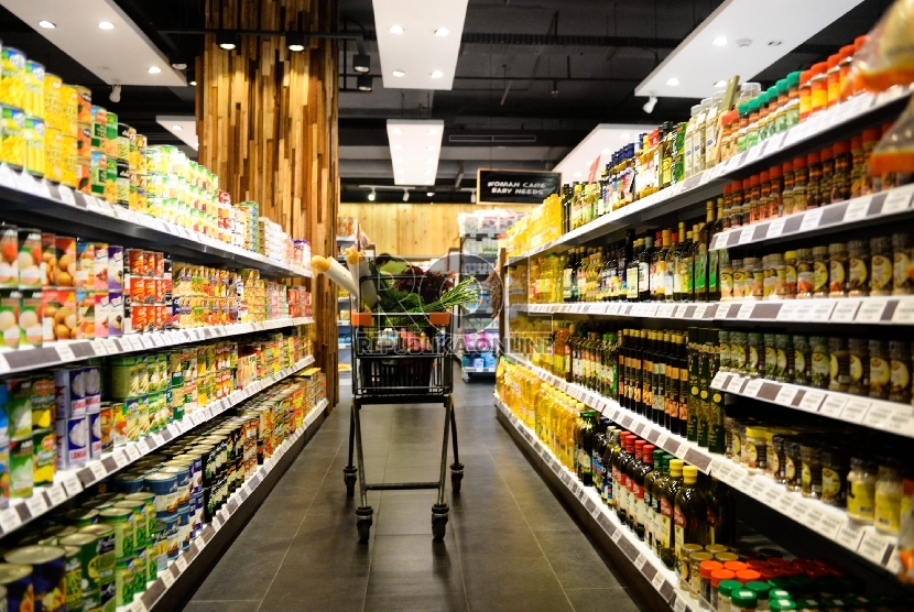Belanja di supermarket. Peniadaan gula-gula di dekat kasir juga bantu pelanggan pilih makanan yang lebih sehat untuk dikonsumsi.