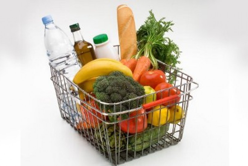 Belanja di supermarket (ilustrasi). Kementerian Perindustrian optimistis industri makanan dan minuman dapat tumbuh 7 persen tahun ini.