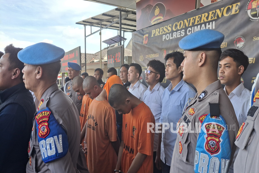 Belasan Anggota Geng Motor Diamankan Satuan Reserse Kriminal Polres Cimahi Usai Melakukan Pengeroyokan Terjadap Warga.