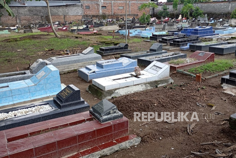 Belasan makam non-Muslim di Kota Gede dan Bantul dirusak orang tak dikenal.