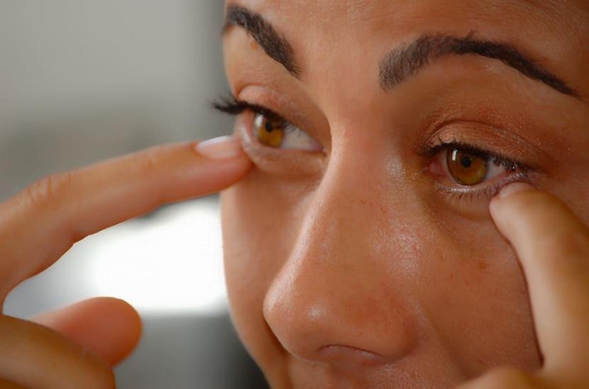 Ciri Anda terinfeksi omicron bisa terlihat pada mata. (ilustrasi)