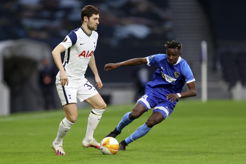 Bek Tottenham Hotspur Ben Davies (kiri).