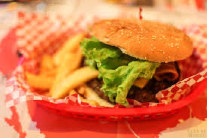 Benarkan studi yang menyatakan, obesitas murni disebabkan oleh konsumsi makanan yang berlebihan saja? 