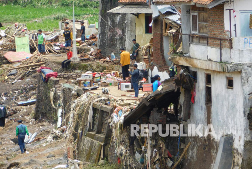 Bencana banjir dan longsor di Garut ,Jawa Barat.