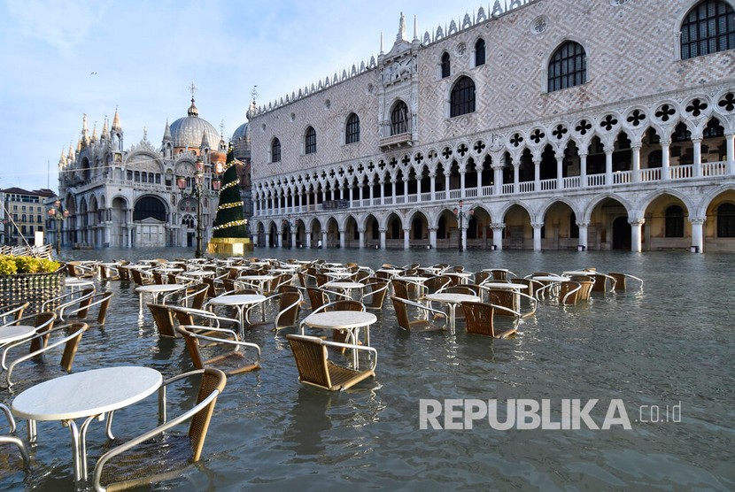 Venesia Kembali Terendam Banjir. Bencana banjir menerjang kota wisata Venesia di Italia.
