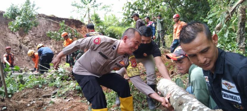 Bencana longsor melanda Desa Babakanpari, Kecamatan Cidahu, Kabupaten Sukabumi (ilustrasi) 