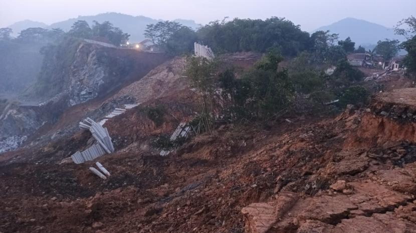 Bencana tanah longsor mengakibatkan rumah warga di Kabupaten Bogor, rusak. (Ilustrasi)