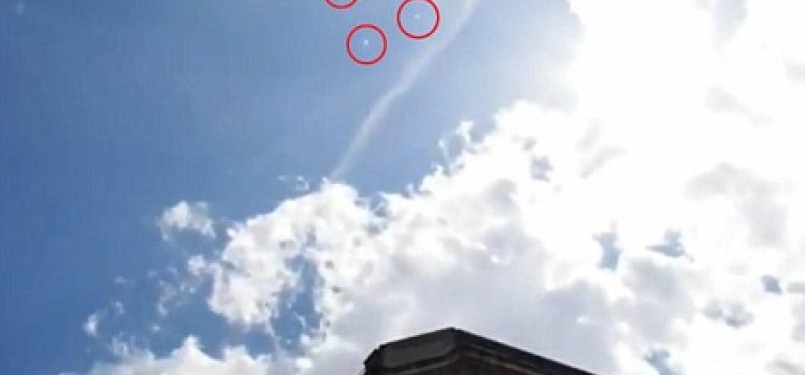 Benda asing diduga UFO di atas kantor BBC