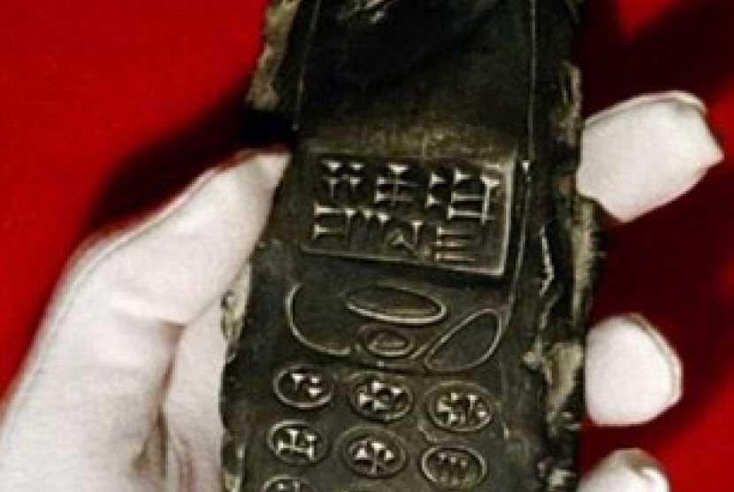 Benda mirip ponsel modern ditemukan di Austria. Diperkirakan benda itu berusia 800 tahun.