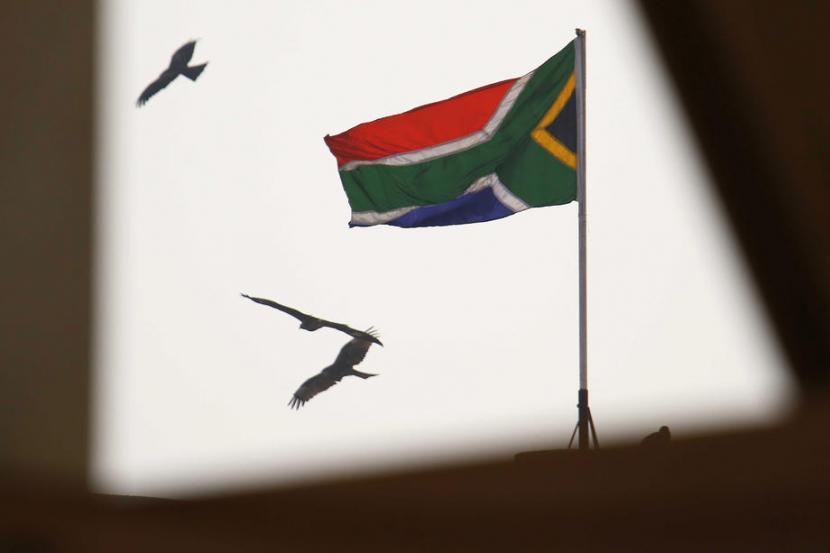 Bendera Afrika Selatan.  Afrika Selatan (Afsel) mengatakan terbuka untuk menjadi tuan rumah pembicaraan damai Rusia dengan Ukraina.