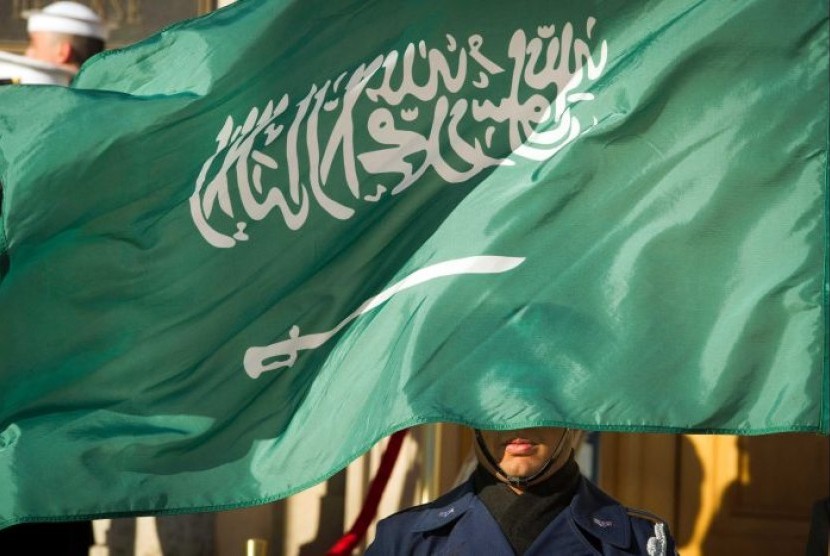 Saudi mengonfirmasi kasus positif Covid-19 sebanyak 5.862 orang.  Bendera Arab Saudi.