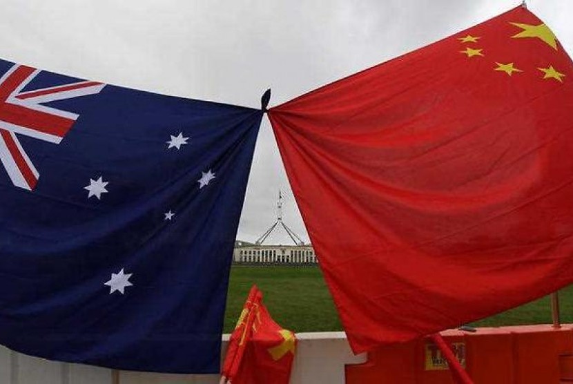 Bendera Australia dan Cina.