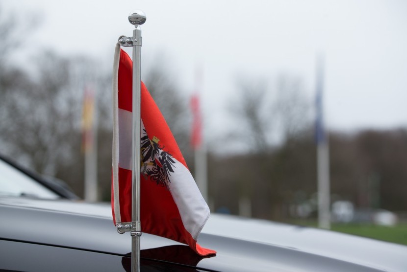 Bendera Austria. Mantan wakil kanselir Austria bisa dihukum lima tahun penjara jika terbukti bersalah atas kasus korupsi. Ilustrasi.