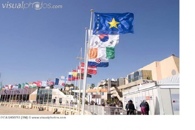 Bendera beberapa negara peserta festival film Cannes