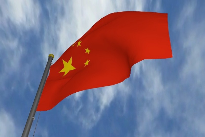 Bendera China. Orang tanpa tes PCR dilarang memasuki Beijing.