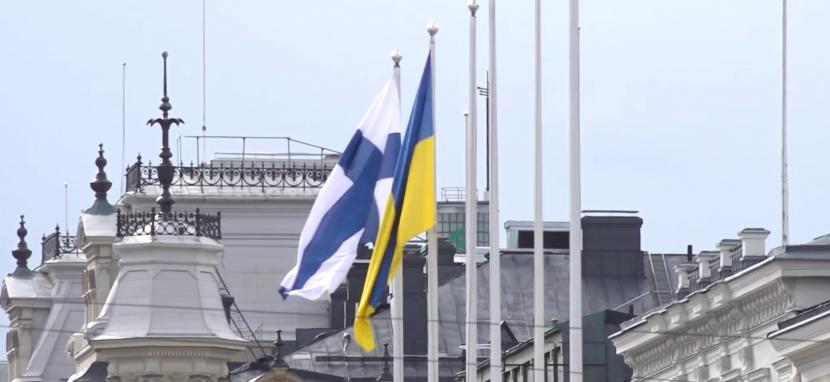 Bendera Finlandia dan Ukraina