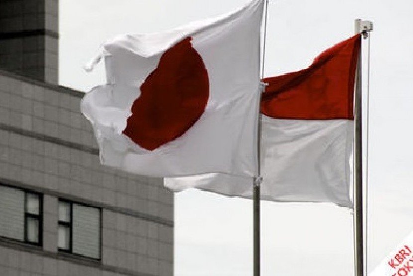 Bendera Indonesia dan Jepang. KBRI Jepang telah menggelar Indonesia-Japan Friendship Day (IJFD) di Hamamatsu pada 27-29 Januari lalu. Kegiatan itu digelar untuk menyambut peringatan 65 tahun hubungan bilateral Indonesia-Jepang.