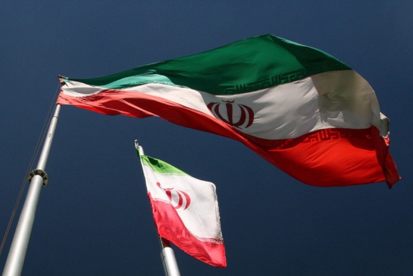 Bendera Iran  (ilustrasi). Iran mengatakan sangat mengecam sanksi baru yang dijatuhkan Uni Eropa dan Inggris dan akan membalasnya. 