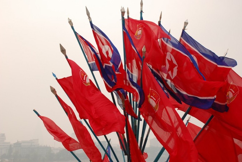 Bendera Korea Utara. China ingin menjaga interaksi tingkat tinggi dan koordinasi dengan Korut.