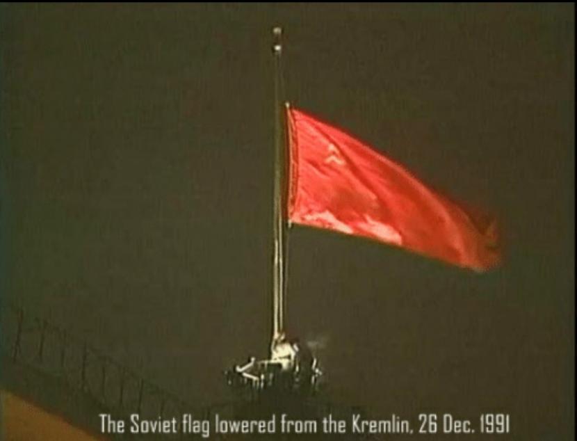Bendera merah berlambang pau arit Uni Sovyet,