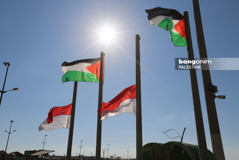 The Palestinian people in the Gaza Strip also participated in the national mourning day to pay their last respect to late BJ Habibie by hoisting the Red and White flag at half mast. The raising of the flag has been centered at the Palestinian international dock in Gaza City since Thursday, September 12, 2019.