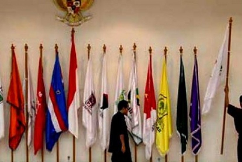 Survei Elektabilitas Ketum Parpol, Airlangga Ungguli Megawati. Foto: Bendera partai politik (ilustrasi)