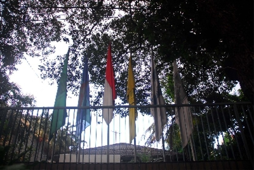 Bendera PKS tak lagi berkibar di depan kantor Sekretariat Gabungan (Setgab), Jakarta.