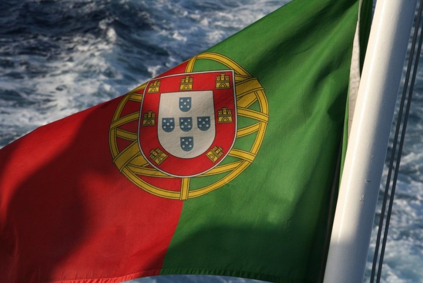 Bendera portugal. Pekerja Portugal menuntut kenaikan upah saat pandemi Covid-19