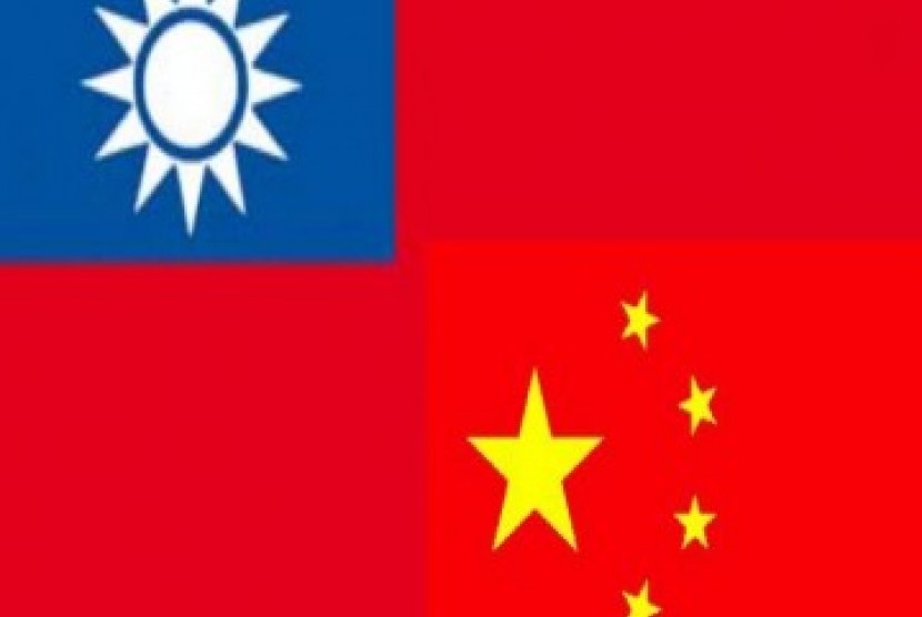 Bendera Taiwan-China. China mengatakan jet yang terbang dekat dengan Taiwan merupakan latihan militer. Ilustrasi.