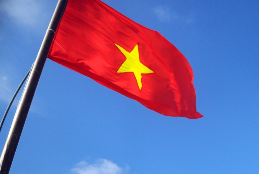 Bendera Vietnam. Aktivis dan jurnalis Vietnam Pham Doan Trang divonis sembilan tahun penjara.