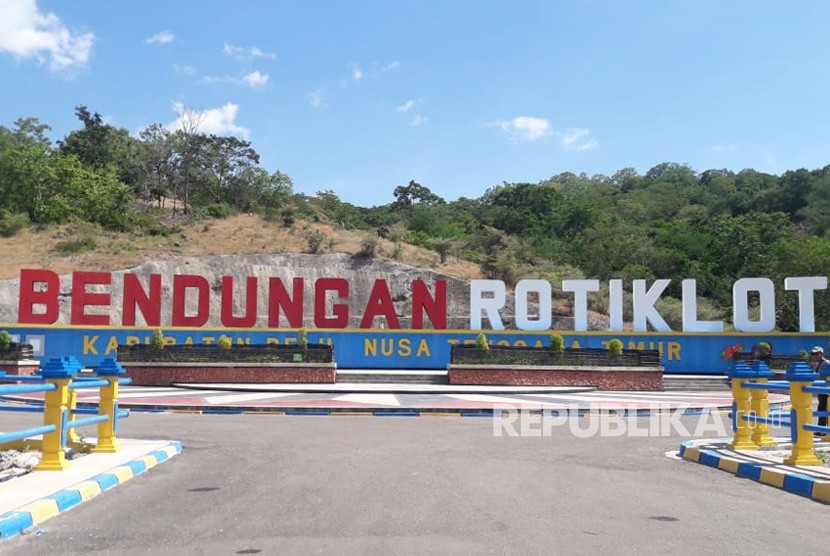 Bendungan Rotiklot yang terletak di Kecamatan Atambua, Kabupaten Belu, Nusa Tenggara Timur (NTT) telah dilakukan pengisian atau //imponding// sejak 13 Desember 2018.  Presiden Republik Indonesia Joko Widodo  akan meresmikan pada Senin (20/5).