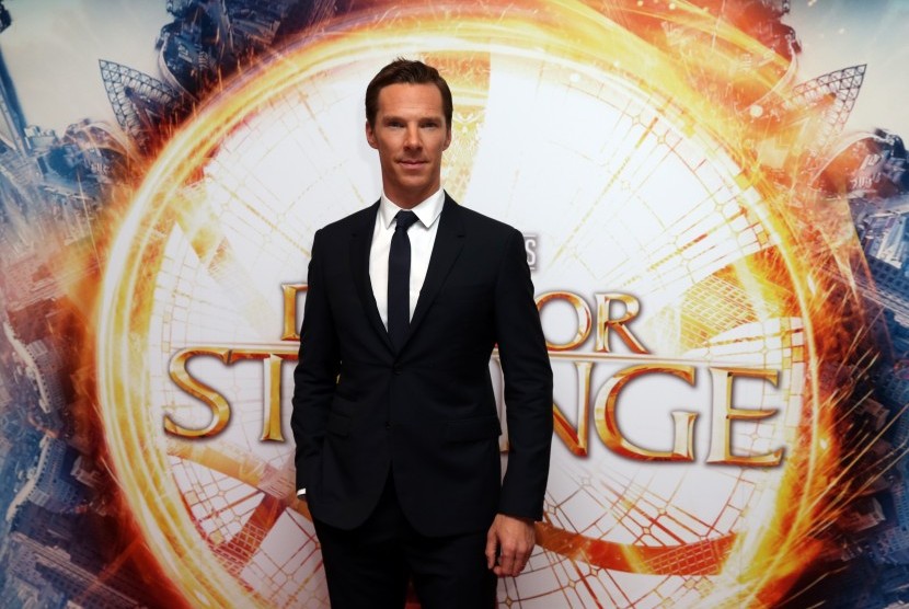 Benedict Cumberbatch mengulangi perannya sebagai Stephen Strange/Doctor Strange dalam Doctor Strange in the Multiverse of Madness.