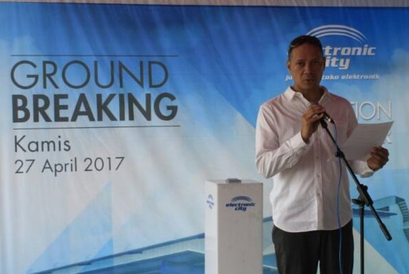 Benjamin Pattiwael, sales & merchandising director PT Electronic City Indonesia saat groundbreaking pusat distribusi baru di Kampung Sabur, Desa Tarikolot, Citeureup, Kamis (27/4). 