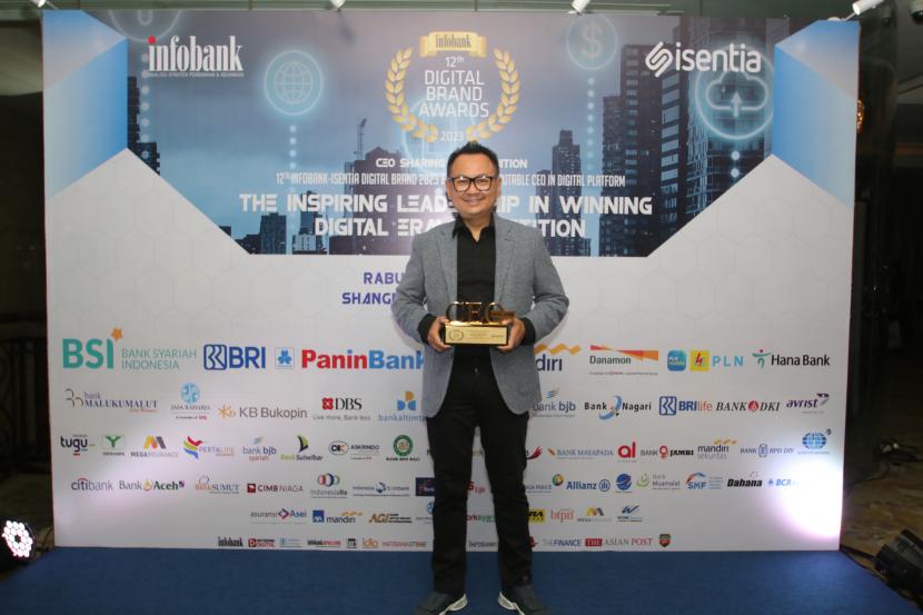 Direktur utama Indonesia Re, Benny Waworuntu, dinobatkan sebagai The Most Reputable Reassurance CEO in Digital Platform oleh Infobank.