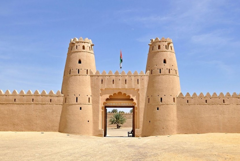 10 Landmark Abu Dhabi yang Luar Biasa. Foto: Benteng al-Jahili.