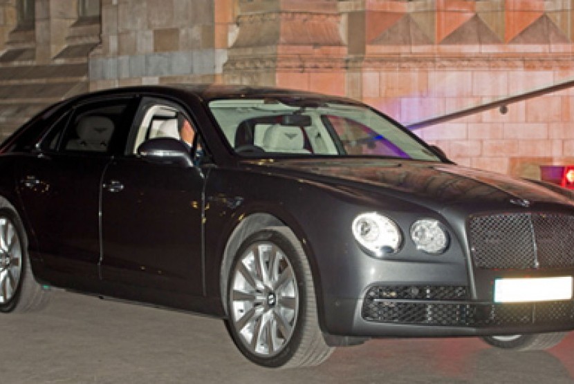 Bentley Flying Spur milik Pangeran William dan Kare Middleton. 