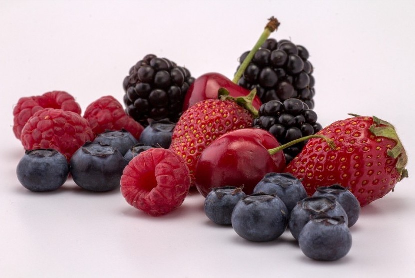 Buah berry kaya serat sekaligus rendah gula dan kalori.