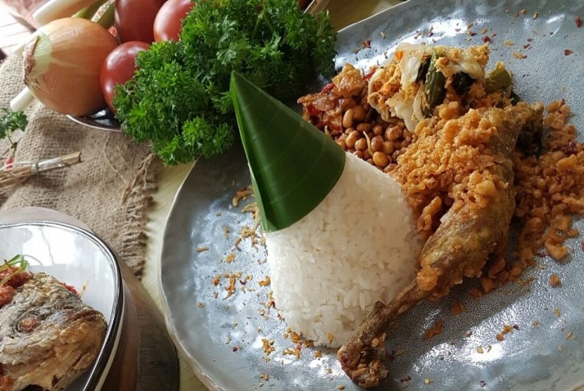 Beragam menu ayam tersedia di restoran Mendjangan di Kemang, Jakarta Selatan.