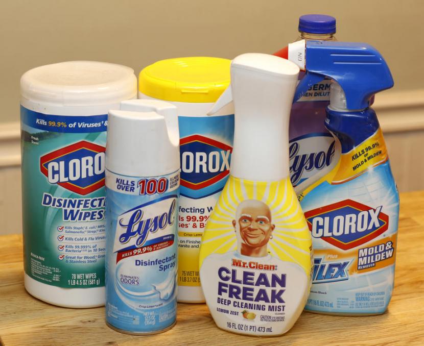 Beragam produk disinfektan di Amerika Serikat. Pernyataan Presiden Donald Trump yang meminta suntikan disinfektan untuk membunuh virus corona dipandang keliru.