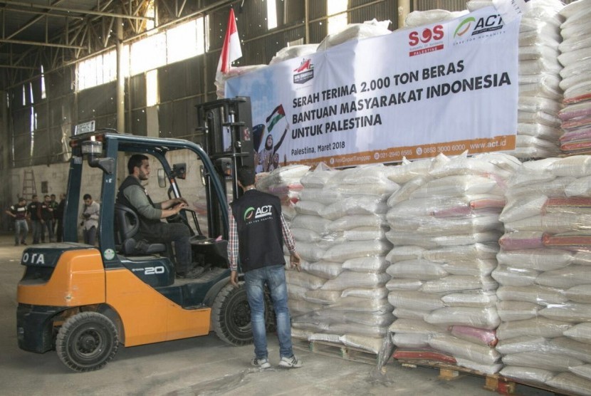Beras donasi dari masyarakat Indonesia yang dititiapkan melalui ACT telah tiba di Gaza. 