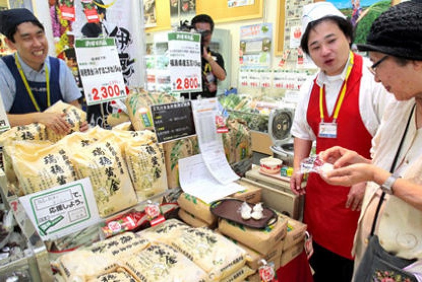 Beras Fukushima lolos tes radiasi mulai dijual di supermarket di Tokyo