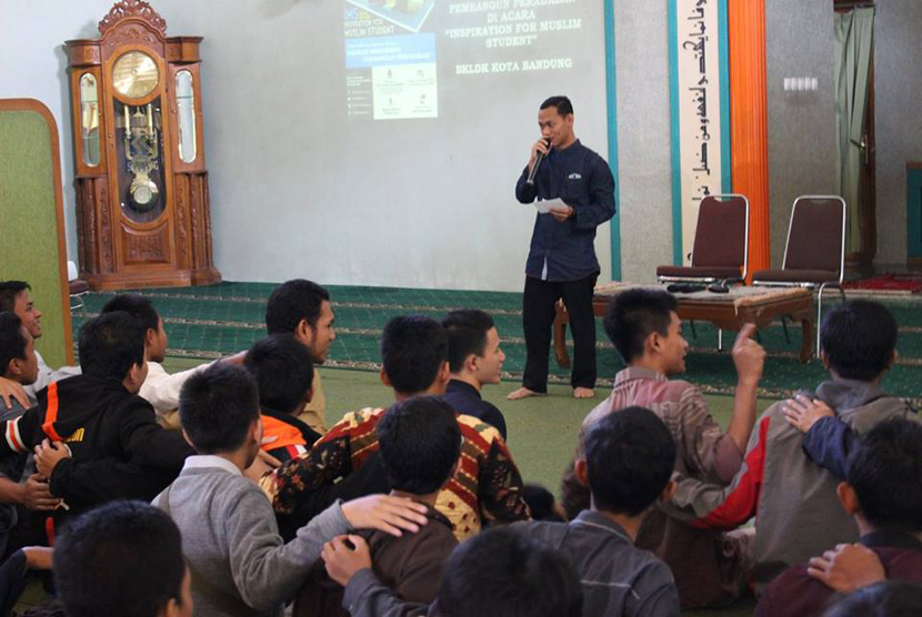 Berbagai elemen mahasiswa Muslim di Bandung Raya memadati Masjid UNPAD Dipati ukur dalam acara Inspiration for Muslim Student (IMS)yang diselenggarakan oleh BKLDK.