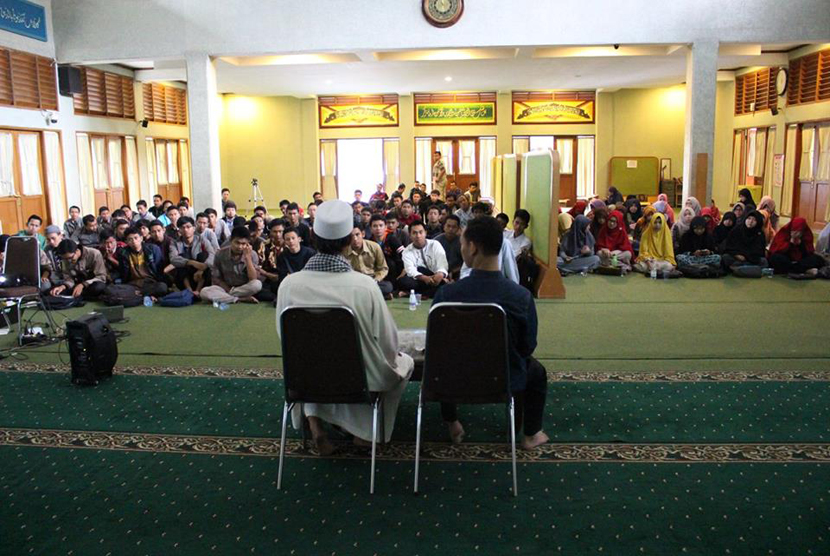 Masjid UNPAD Dipati  Ukur  Dipadati Peserta IMS BKLDK Baraya 