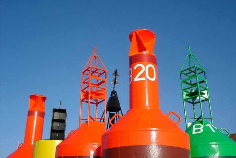Berbagai jenis buoy untuk deteksi dini sejumlah gejala alam.